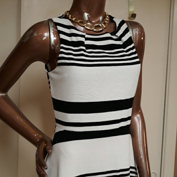 Motneau Contrast Stripes Fit & Flare Dress - Picture 2 of 4